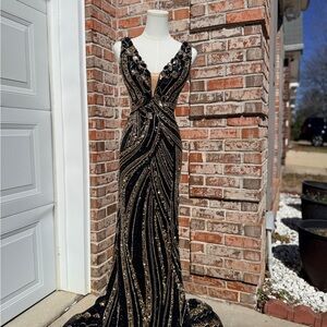 Gold And Black Prom Dresses for Sale up to 90% Off: Poshmark